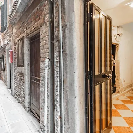 Apartment The Red Door